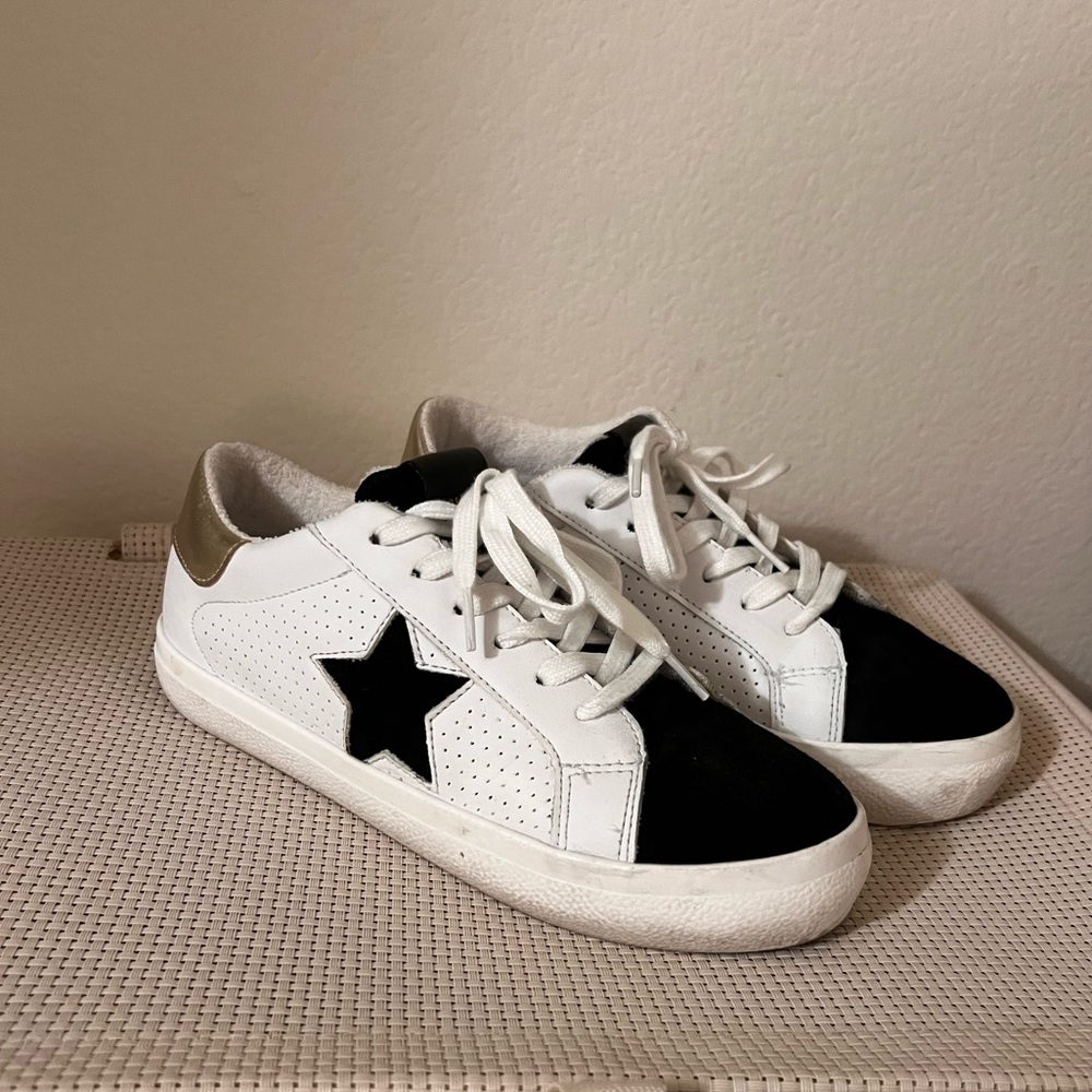 Steve Madden sneakers!